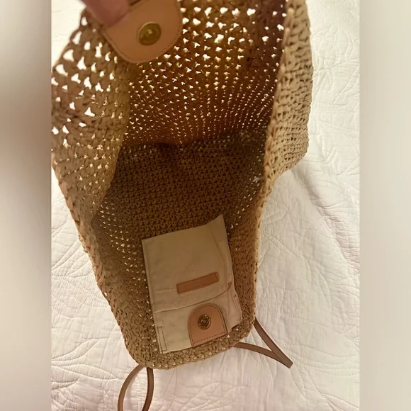NWOT Banana Republic Woven Straw Tote with Tassel ☀️🏖️ - Picture 4 of 10